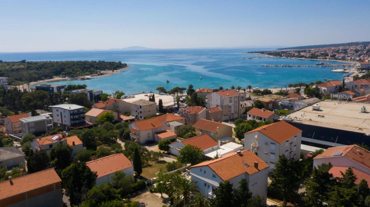 Pool Apartments Galeb Novalja Exteriör bild