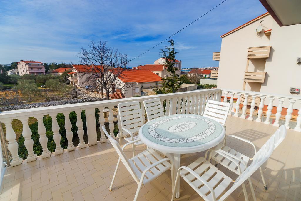 Pool Apartments Galeb Novalja Rum bild