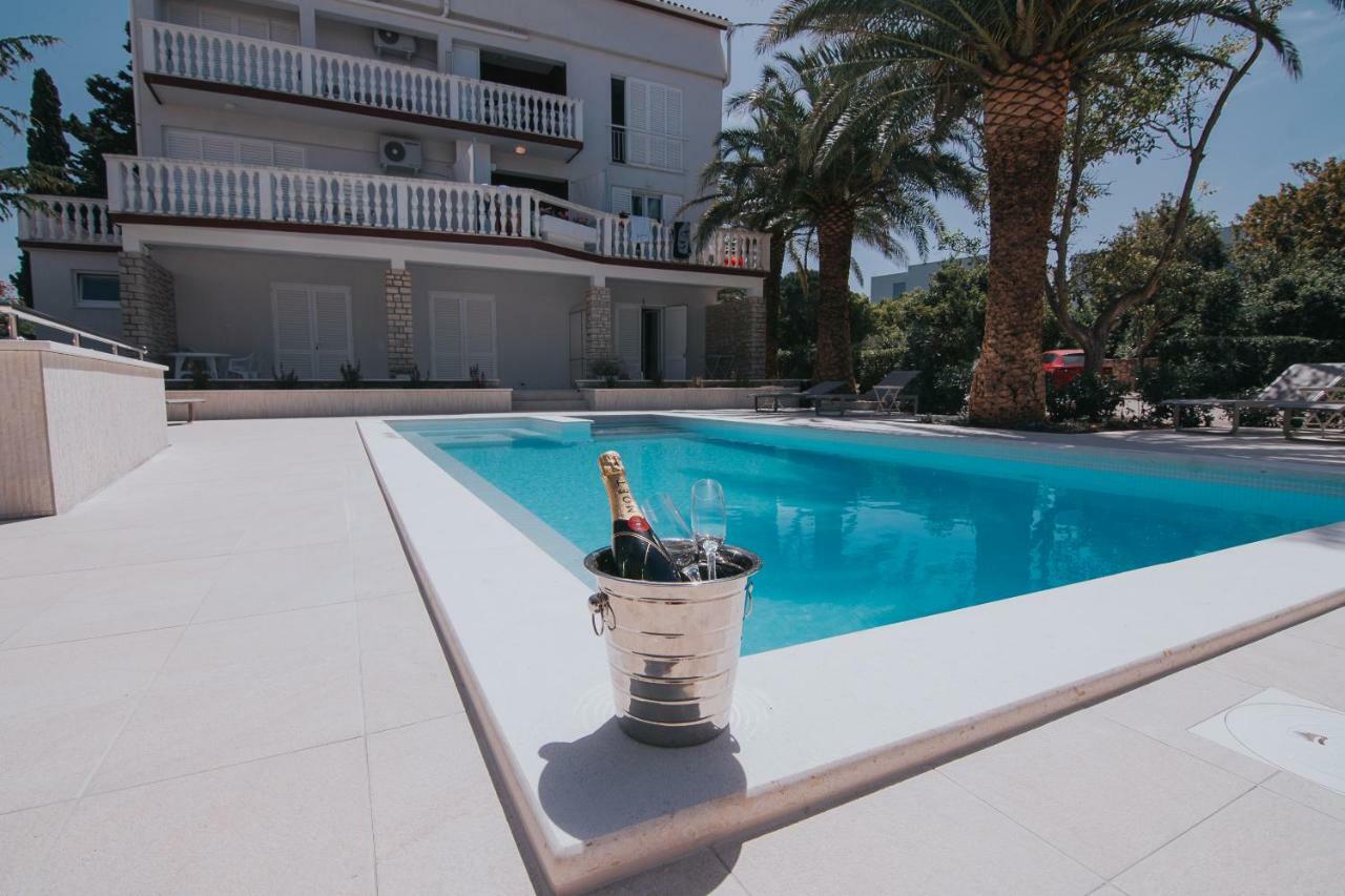 Pool Apartments Galeb Novalja Exteriör bild